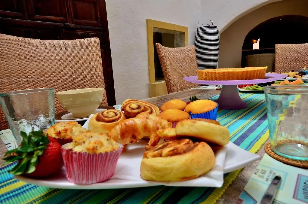 Chapel 5 Boutique Suites B&B Naxxar Frühstückspension